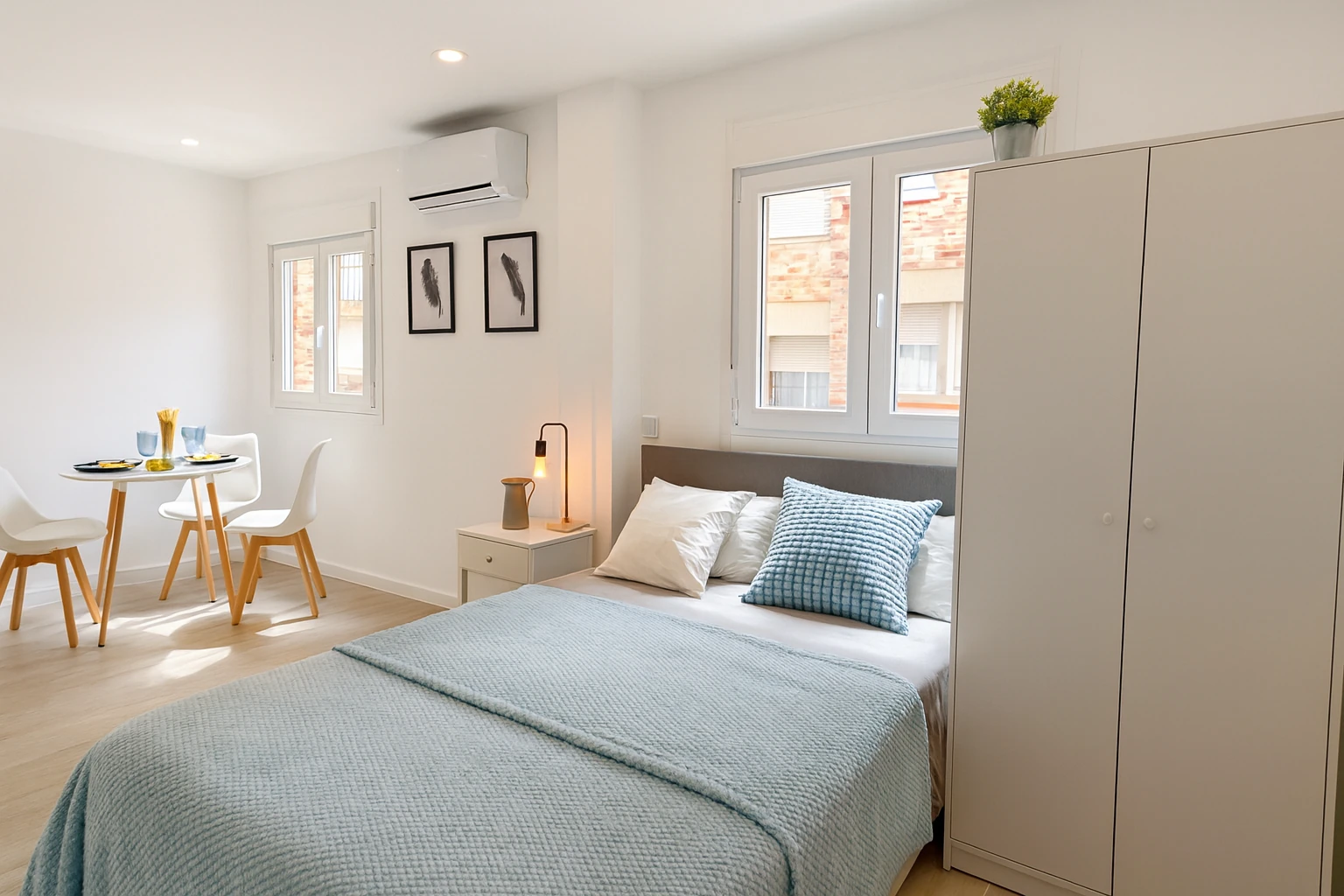 Estudio entero con Cama de matrimonio y baño completo en Sabadell - Ref. Precioso estudio con aire acondicionado cerca de todo ideal para parejas o traslados