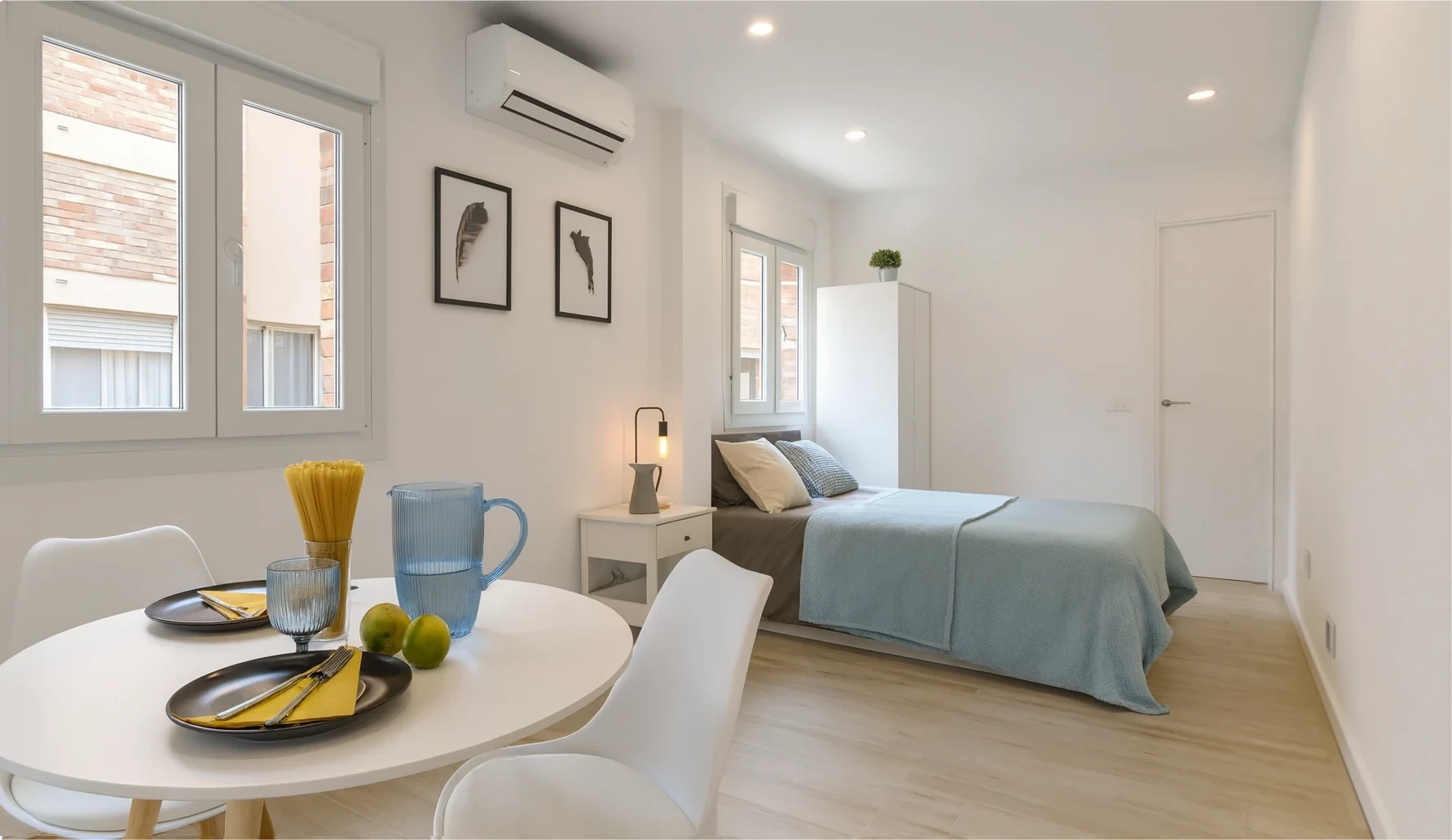 Estudio entero con Cama de matrimonio y baño completo en Sabadell - Ref. Precioso estudio con aire acondicionado cerca de todo ideal para parejas o traslados