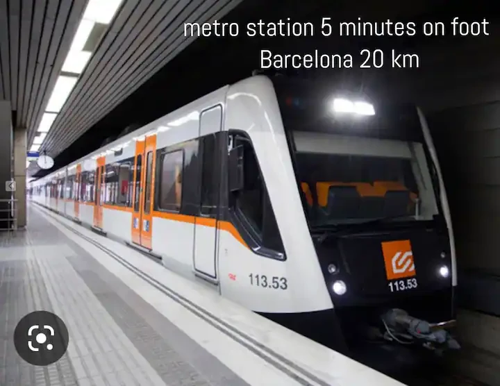Habitación con baño privado con Cama grande 110cm y baño privado en Sabadell - Ref. Baño privado y tren directo a la UAB – Tu nueva base en Sabadell