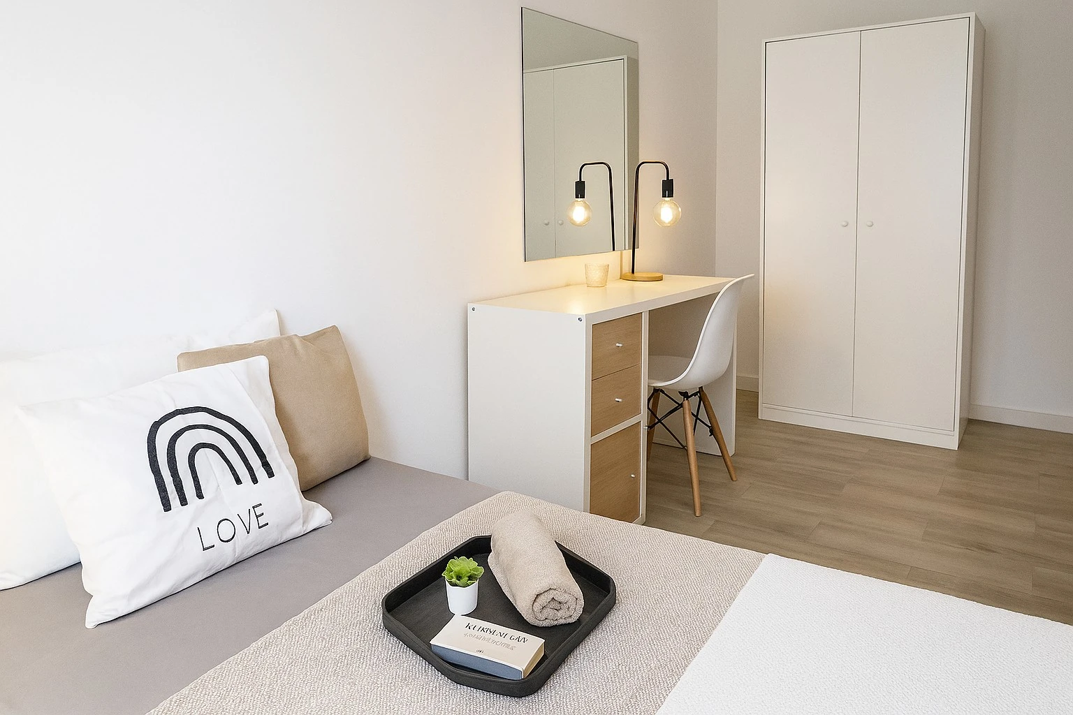 Habitación con baño privado con Cama de matrimonio y baño privado en Sabadell - Ref. Vive a tu ritmo: habitación premium con baño propio y todo incluido